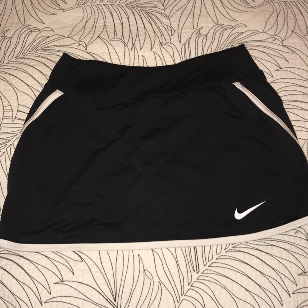 BLACK NIKE TENNIS SKIRT